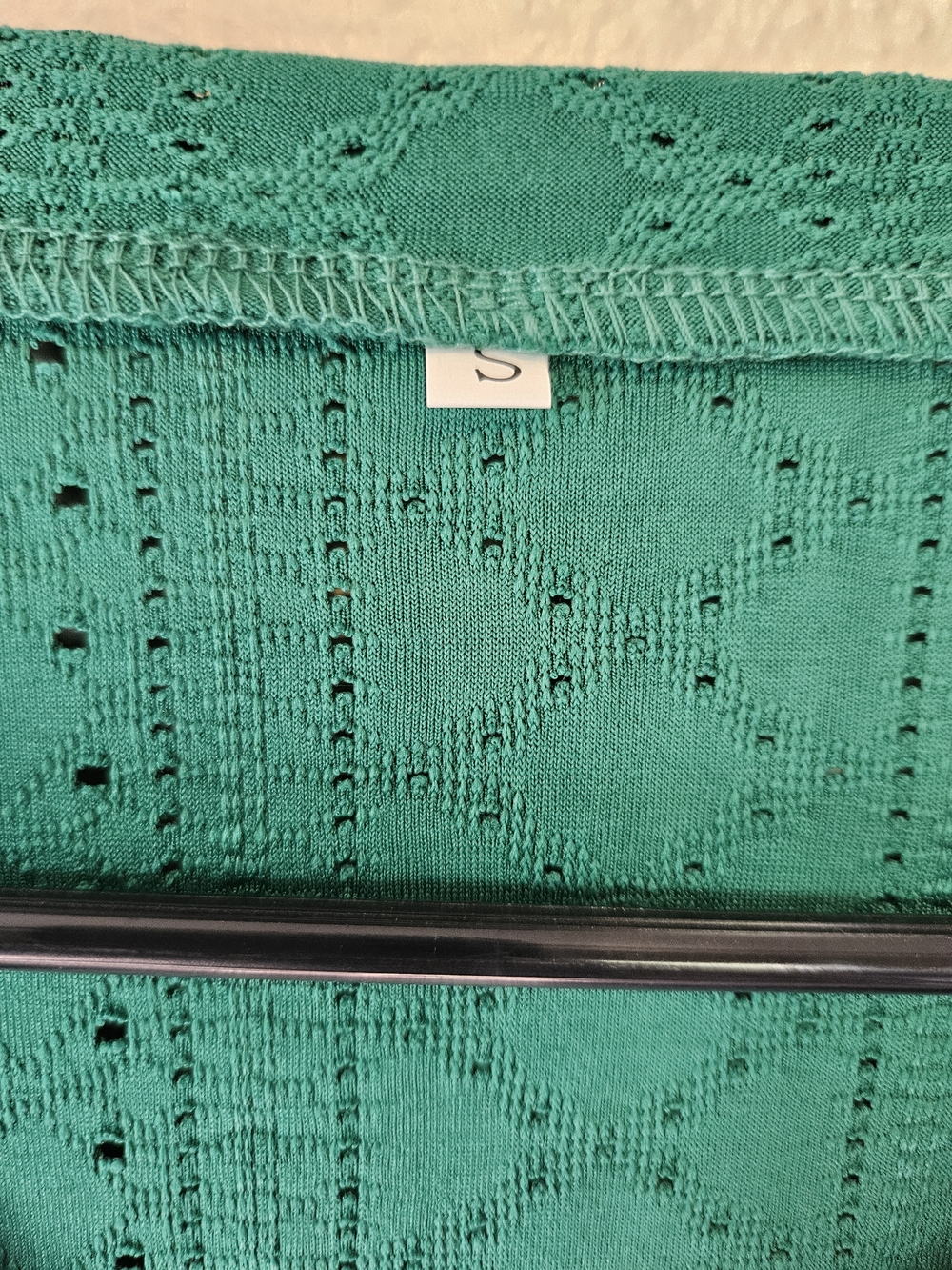 Women's Green Sleeveless V-Neck Lace Tank Top - Picture 2 of 2